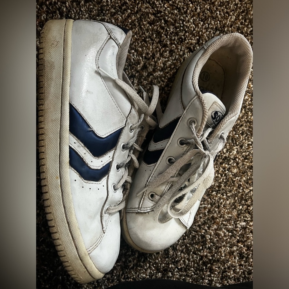 Vintage soho white with blue accent, tennis shoes, leather upper